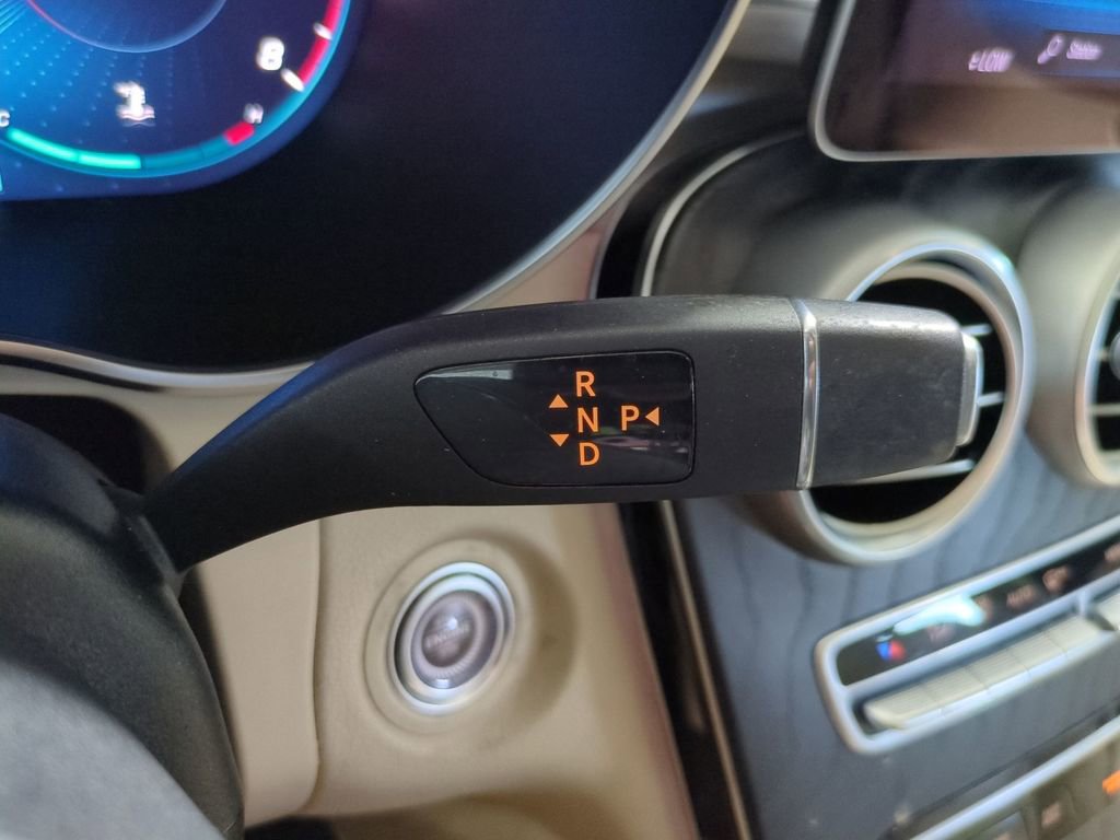 Used 2020 Mercedes-Benz GLC 300 w/ Parking Assistance Package image 33