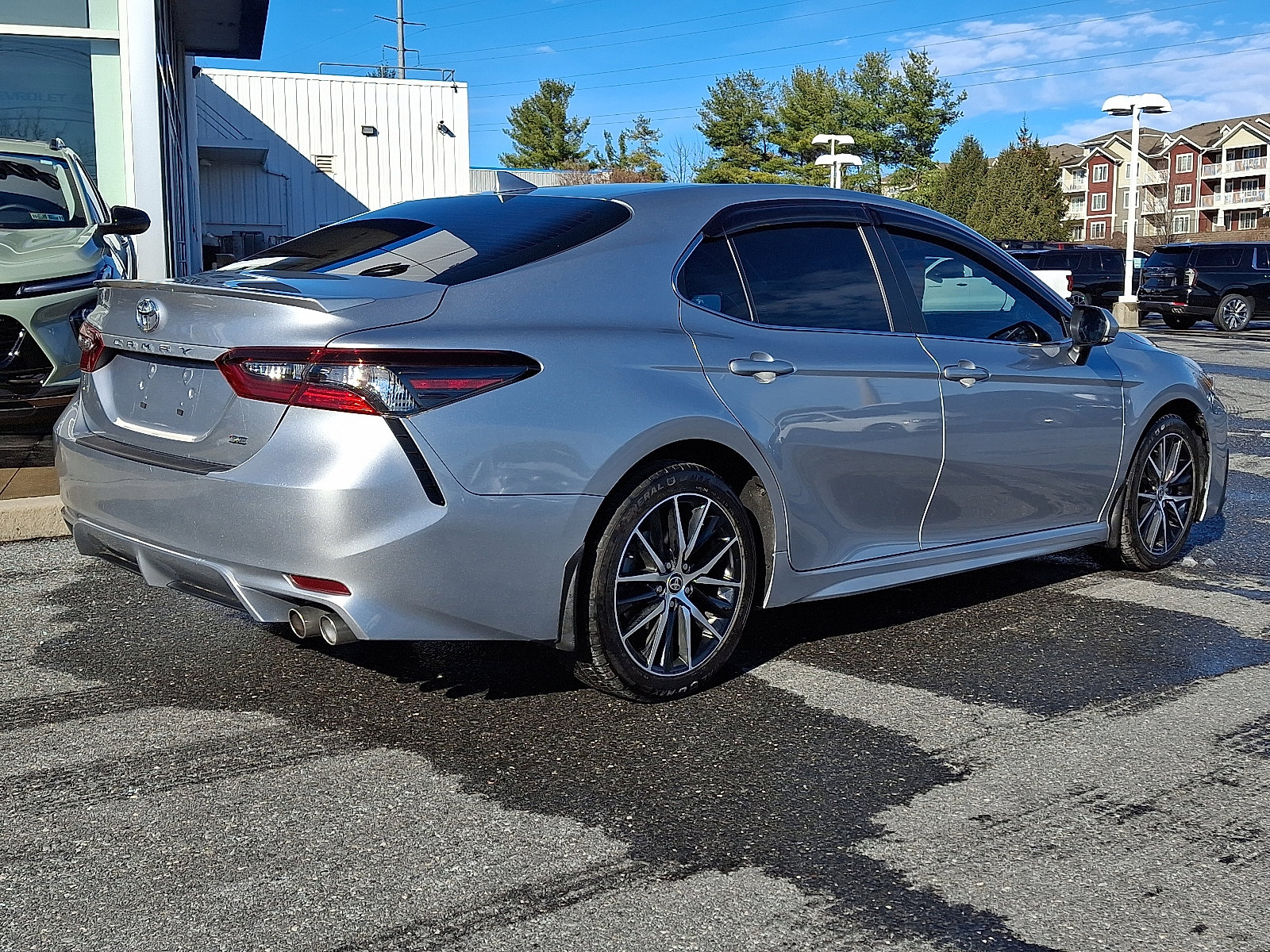Used 2022 Toyota Camry SE image 7