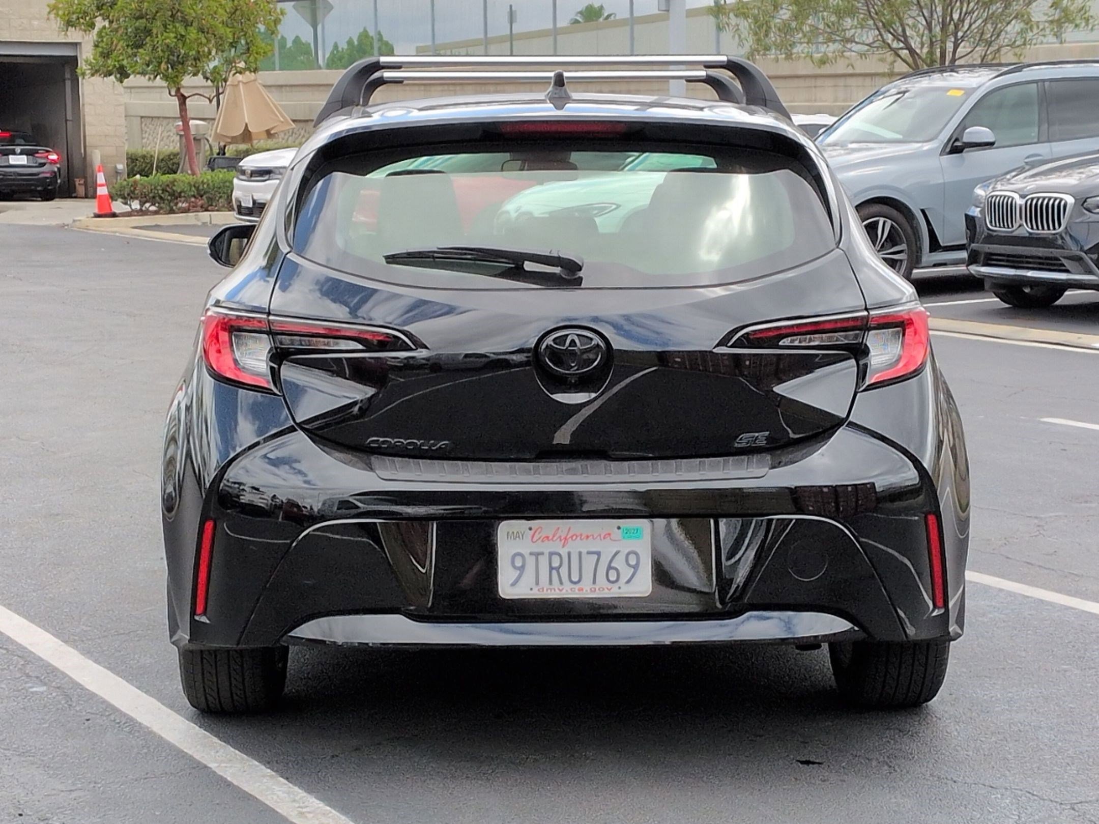 Used 2025 Toyota Corolla SE w/ SE Package FWD image 9