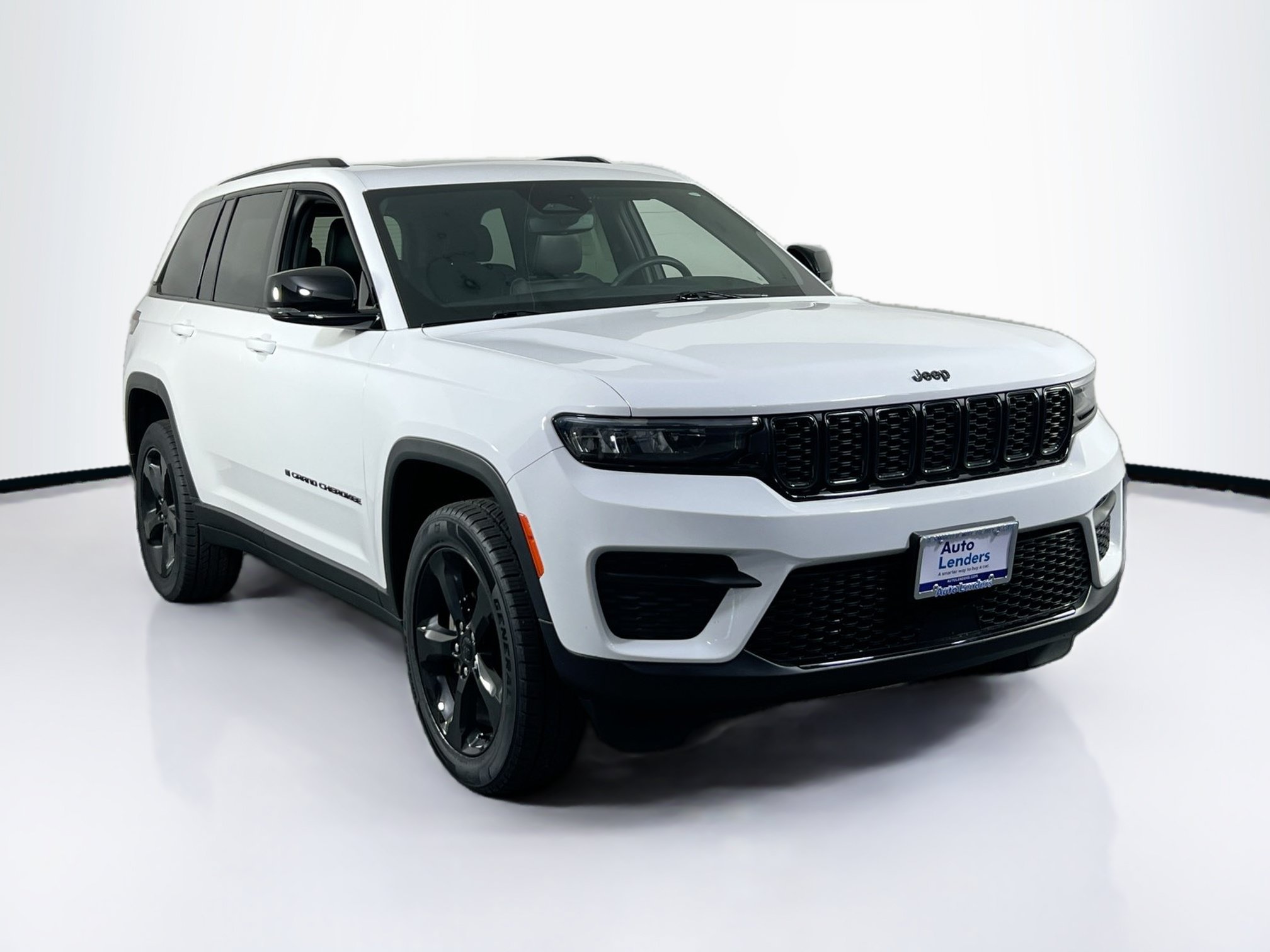 Used 2023 Jeep Grand Cherokee Altitude AWD/4WD image 3