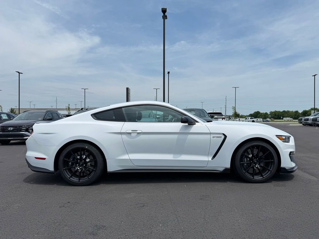 Used 2016 Ford Mustang Shelby GT350 w/ Technology Package RWD image 4