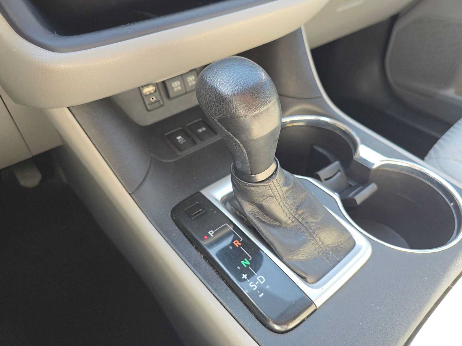 Used 2018 Toyota Highlander LE FWD image 34