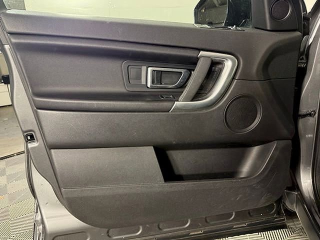 Used 2018 Land Rover Discovery Sport SE image 26