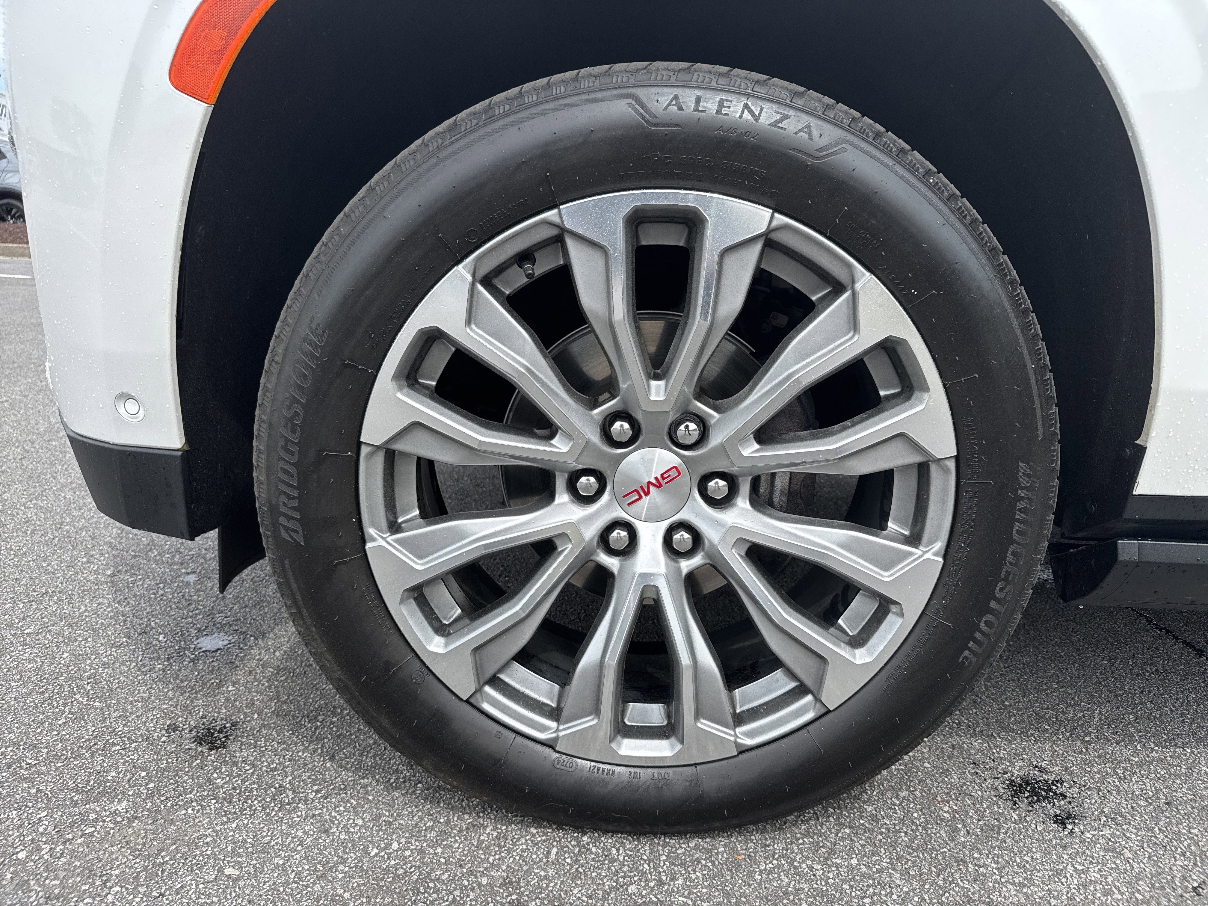 Used 2024 GMC Yukon Denali w/ Advanced Technology Package image 13