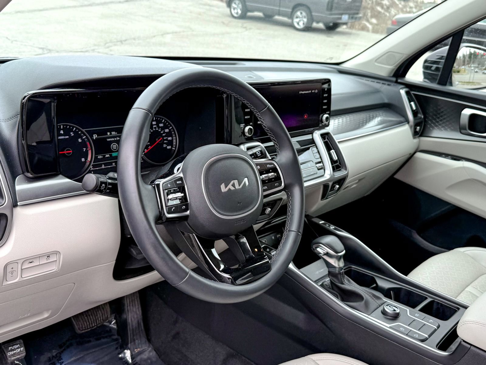 Used 2023 Kia Sorento S image 14