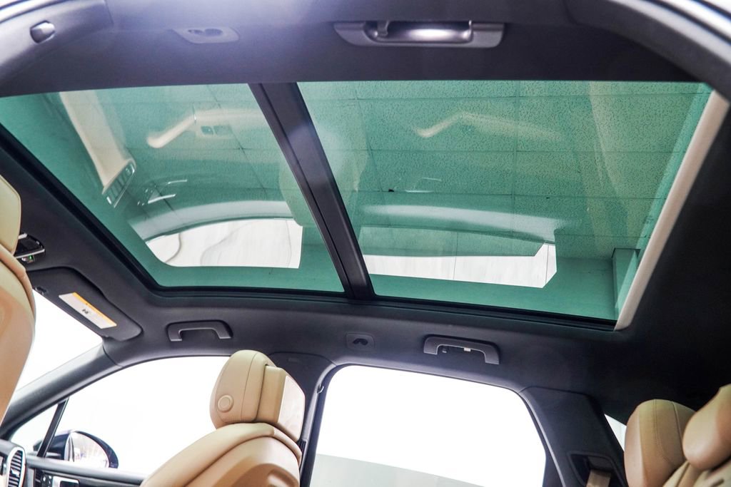 Used 2023 Porsche Cayenne Platinum Edition image 45