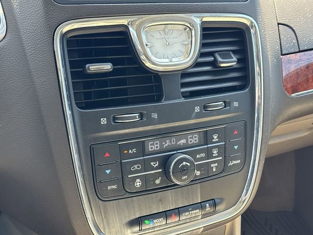 Used 2015 Chrysler Town & Country Limited Platinum image 22