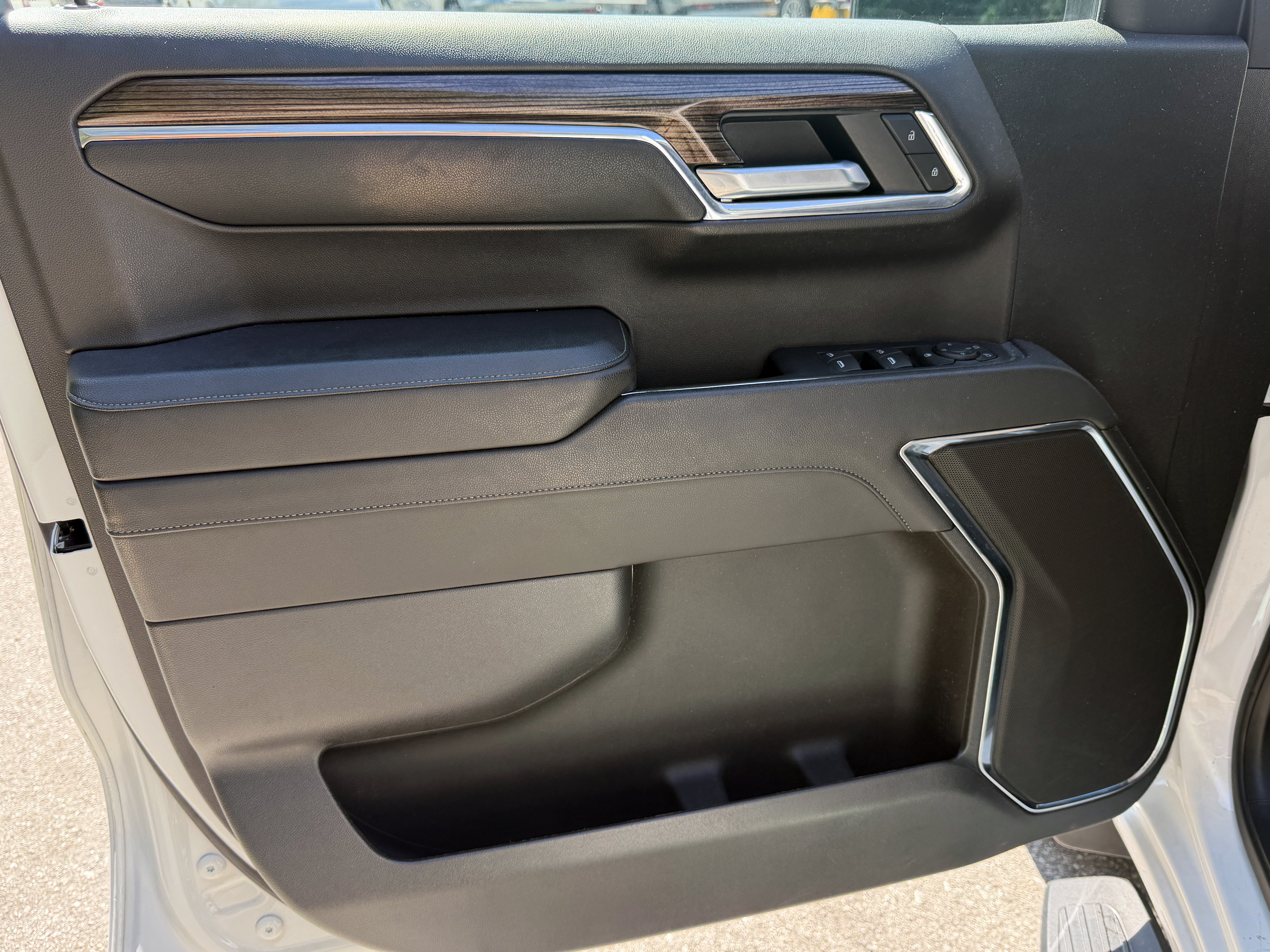 Used 2023 Chevrolet Silverado 1500 LT AWD/4WD image 46