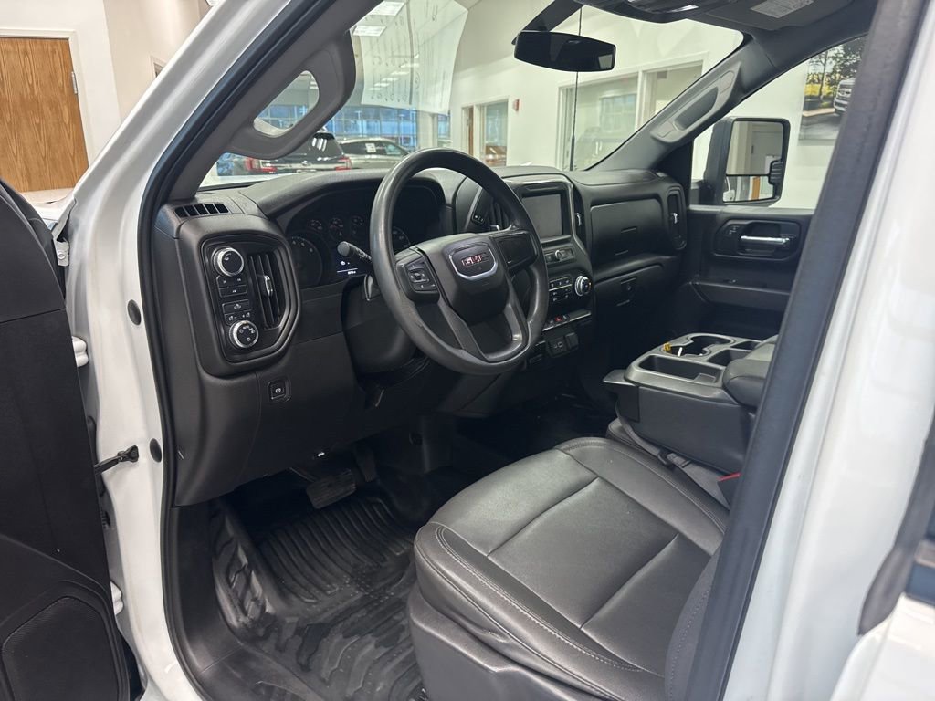 Used 2023 GMC Sierra 2500 Pro w/ Convenience Package image 2