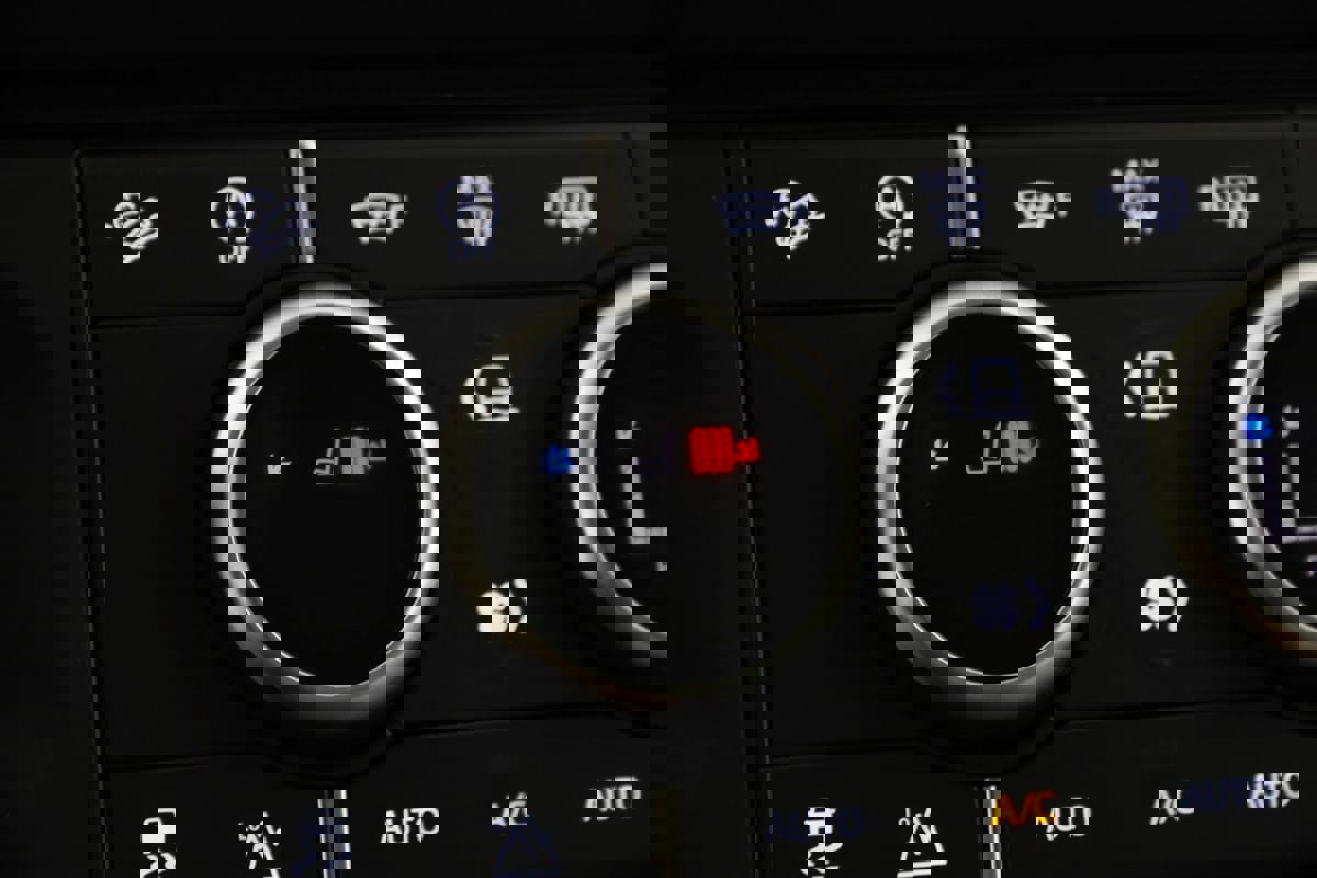 Used 2023 Land Rover Defender 110 S image 9