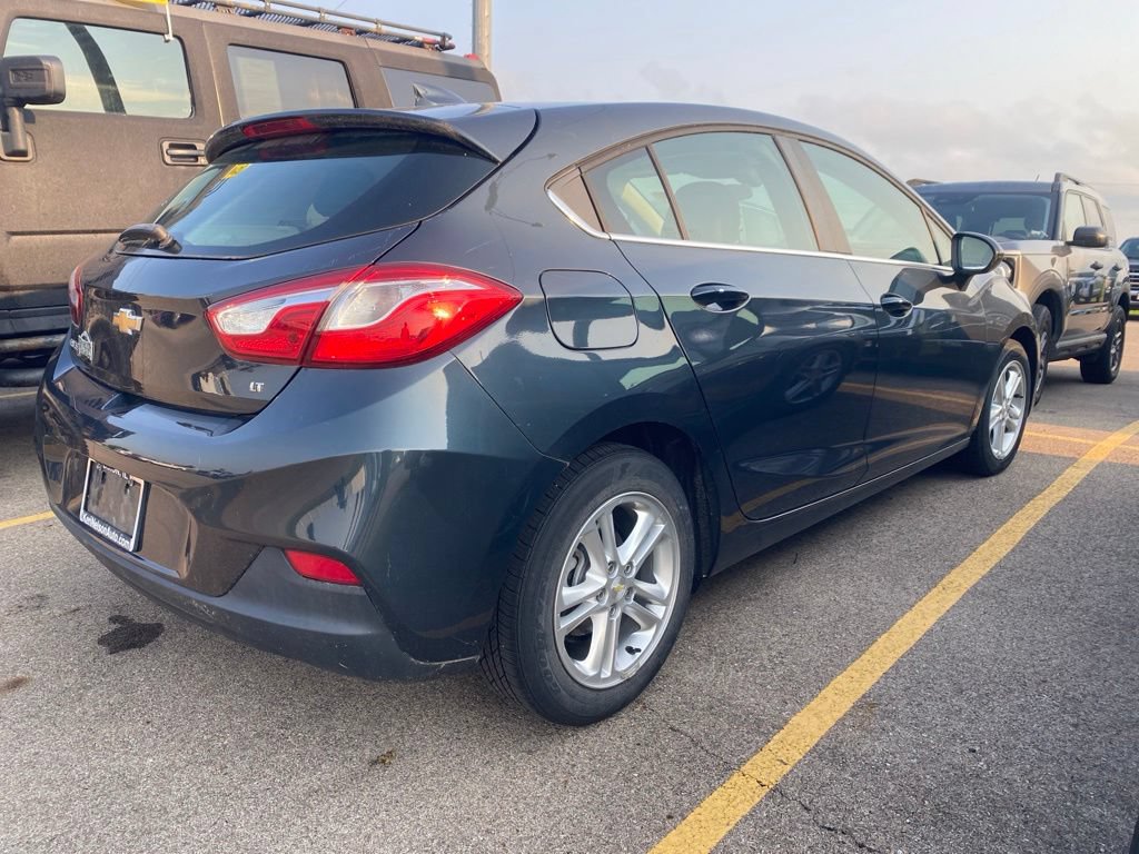 Used 2018 Chevrolet Cruze LT w/ Convenience Package FWD image 9