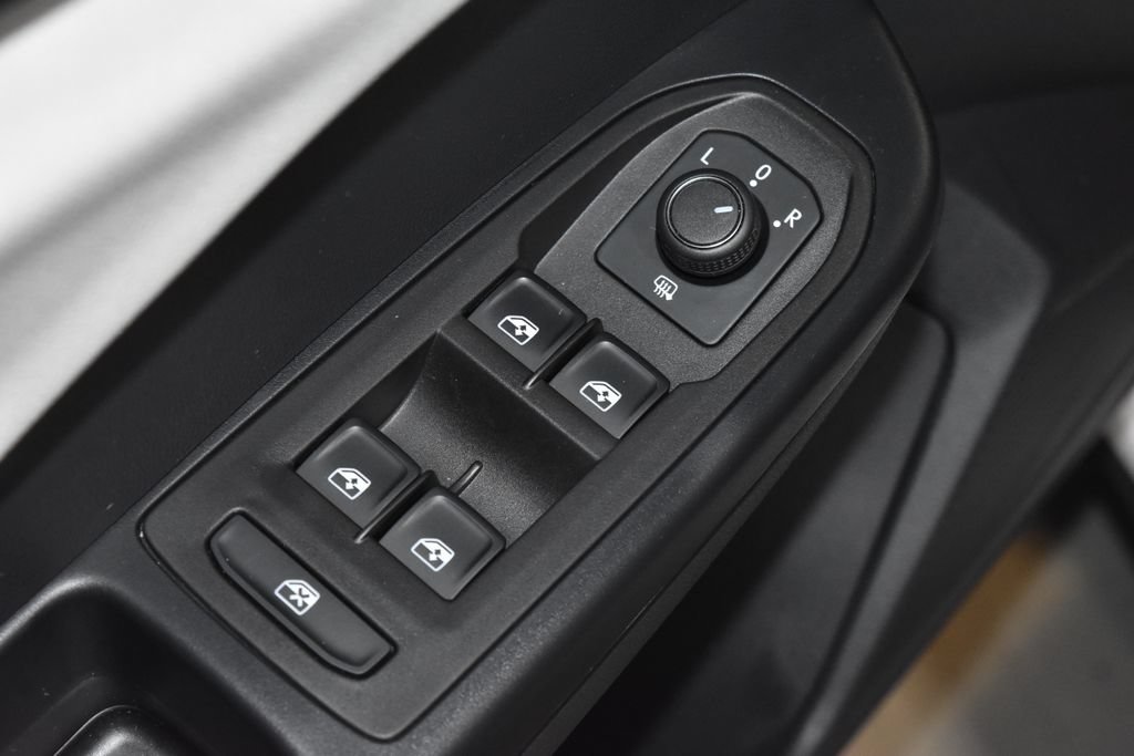 Certified 2025 Volkswagen Taos S AWD/4WD image 5