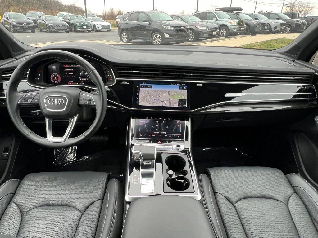 Used 2025 Audi Q7 3.0T Prestige w/ Prestige Package image 2