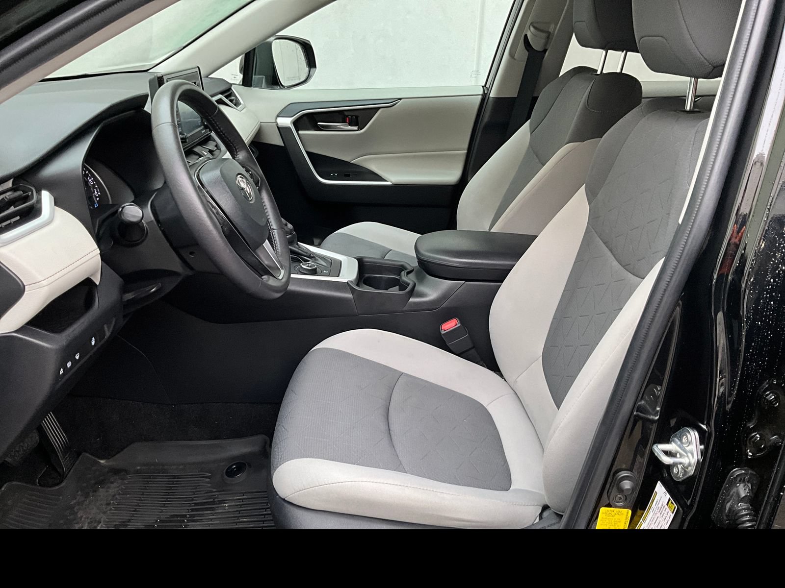 Used 2021 Toyota RAV4 XLE w/ XLE Grade Weather Package AWD/4WD image 2