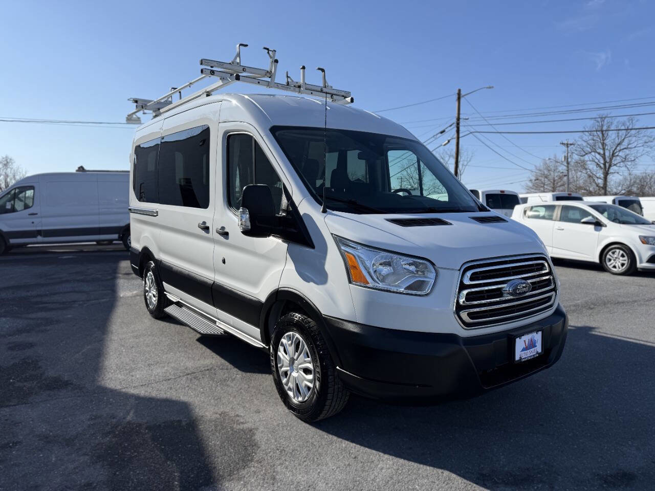Used 2019 Ford Transit 150 XLT image 4