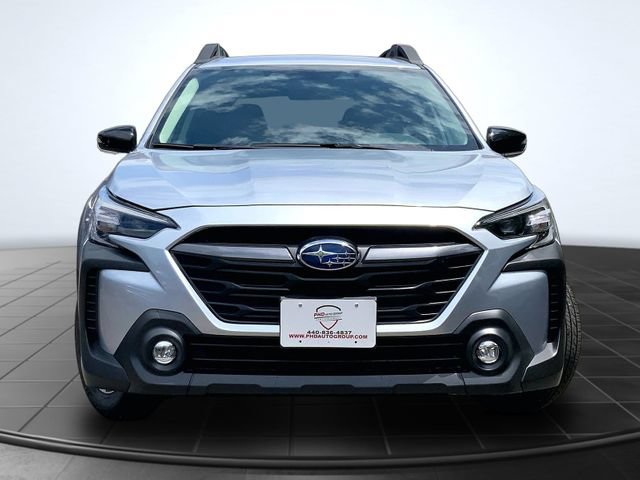 Used 2025 Subaru Outback Premium AWD/4WD image 3