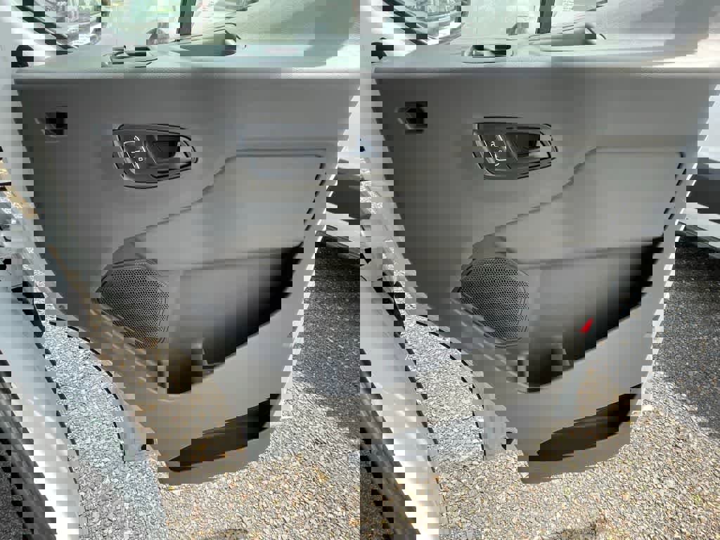 New 2025 Ford Transit 250 148 Medium Roof image 32