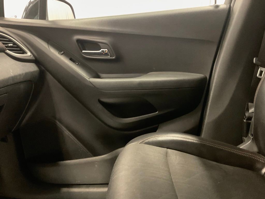 Used 2019 Chevrolet Trax LT w/ Redline Edition AWD/4WD image 21