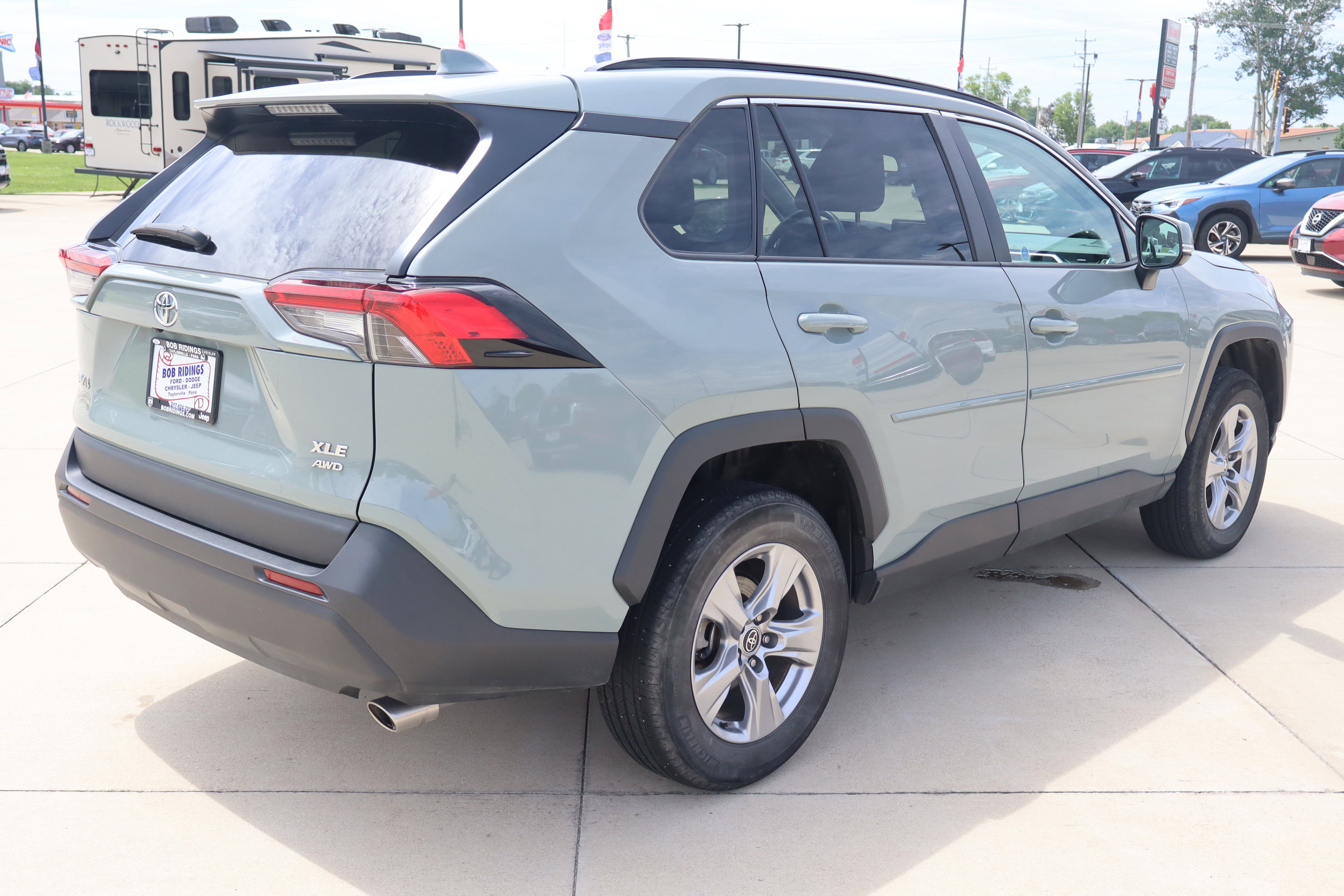 Used 2022 Toyota RAV4 XLE AWD/4WD image 6