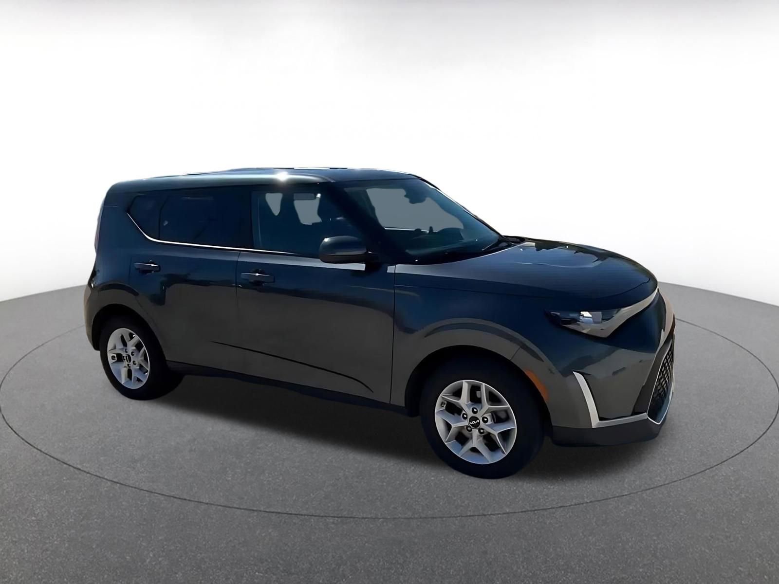 Used 2024 Kia Soul LX w/ Option Group 015 FWD image 2