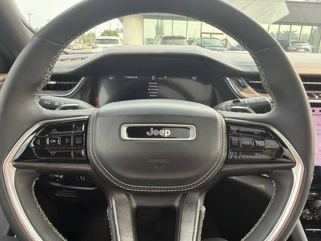Used 2023 Jeep Grand Cherokee Overland AWD/4WD image 18