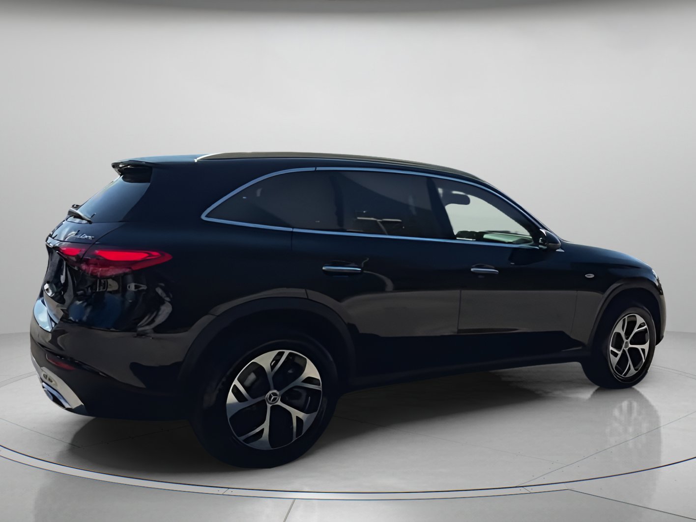 Used 2025 Mercedes-Benz GLC 350e GLC 350e image 29