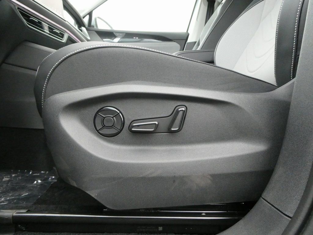 New 2026 Volkswagen Tiguan SE AWD/4WD image 6