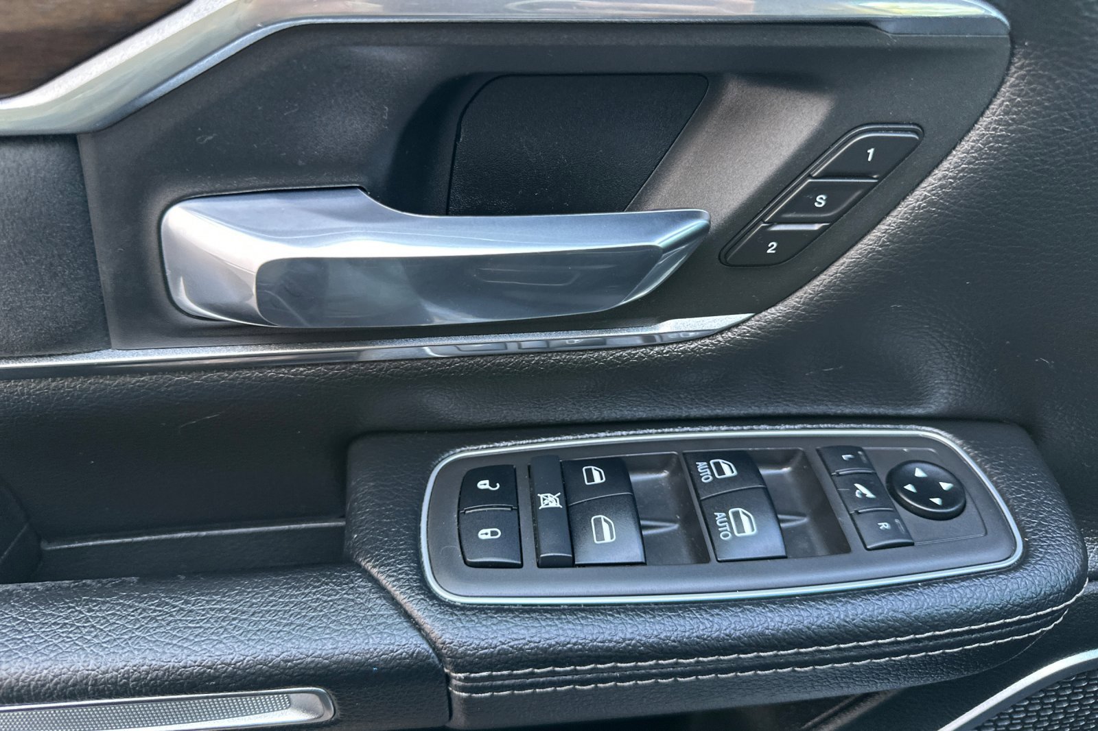 Used 2021 RAM 1500 Laramie AWD/4WD image 11