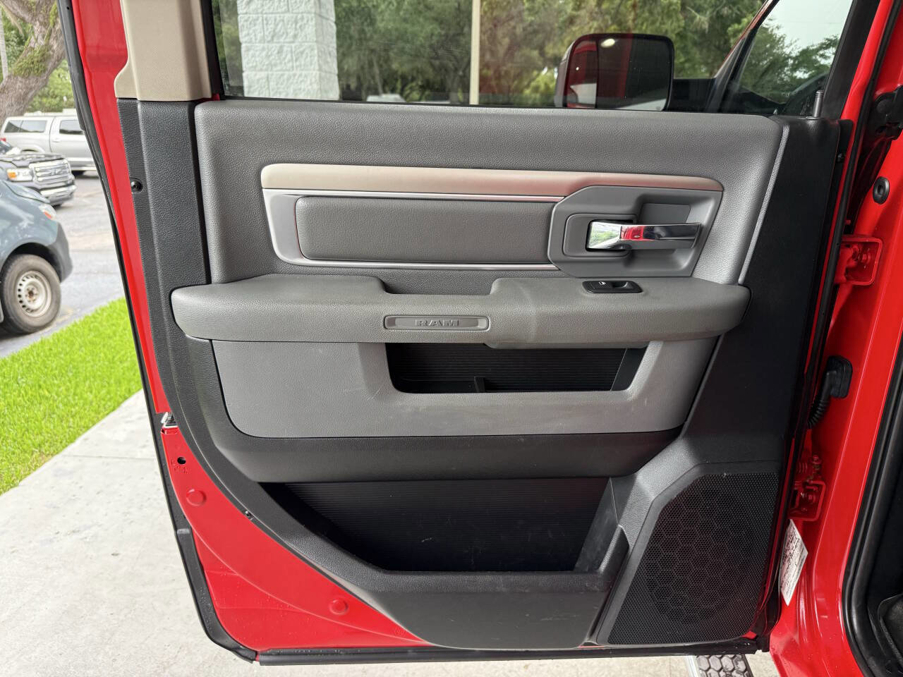 Used 2013 RAM 3500 SLT w/ Luxury Group image 7