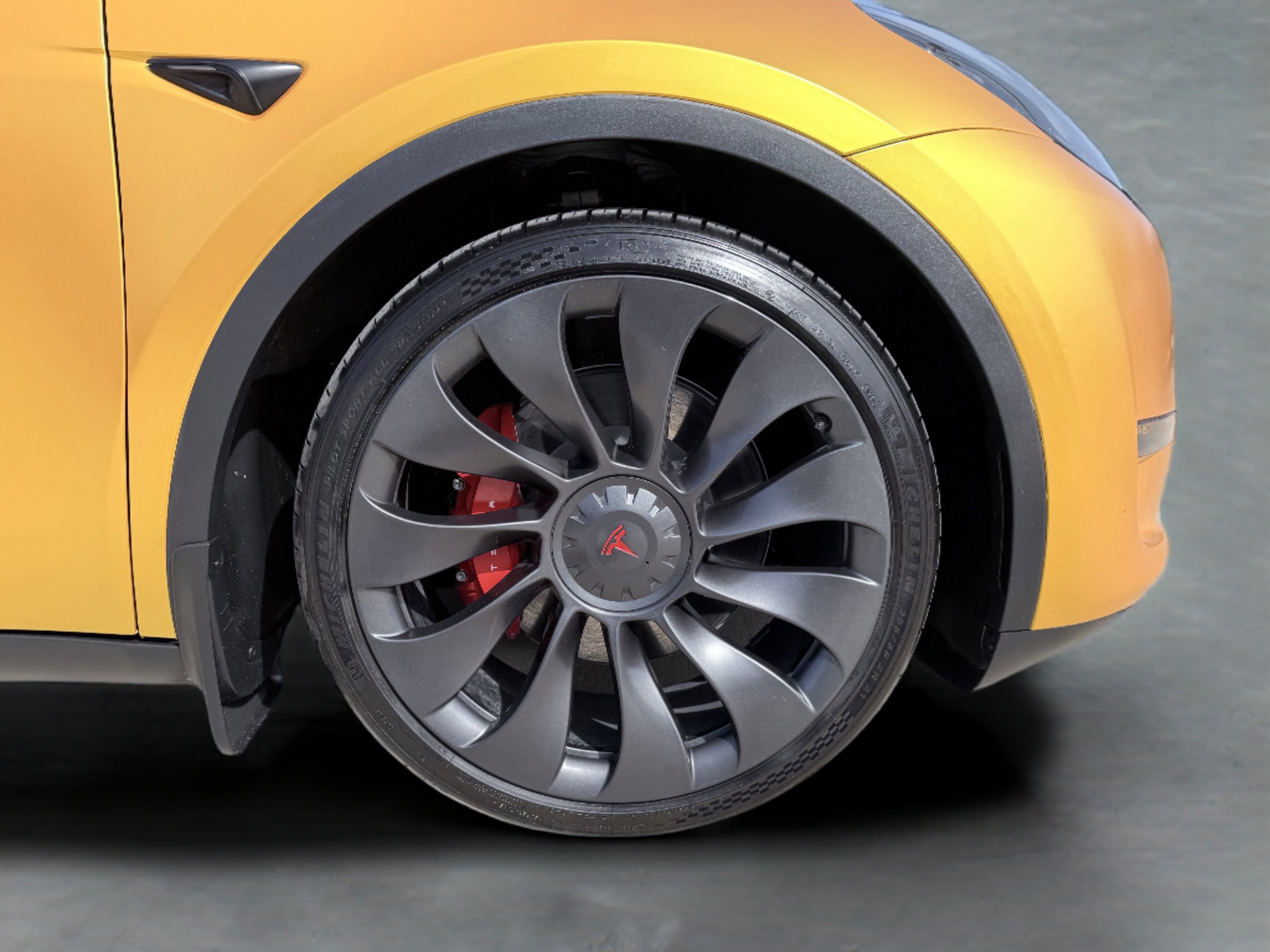 Used 2023 Tesla Model Y Performance image 11