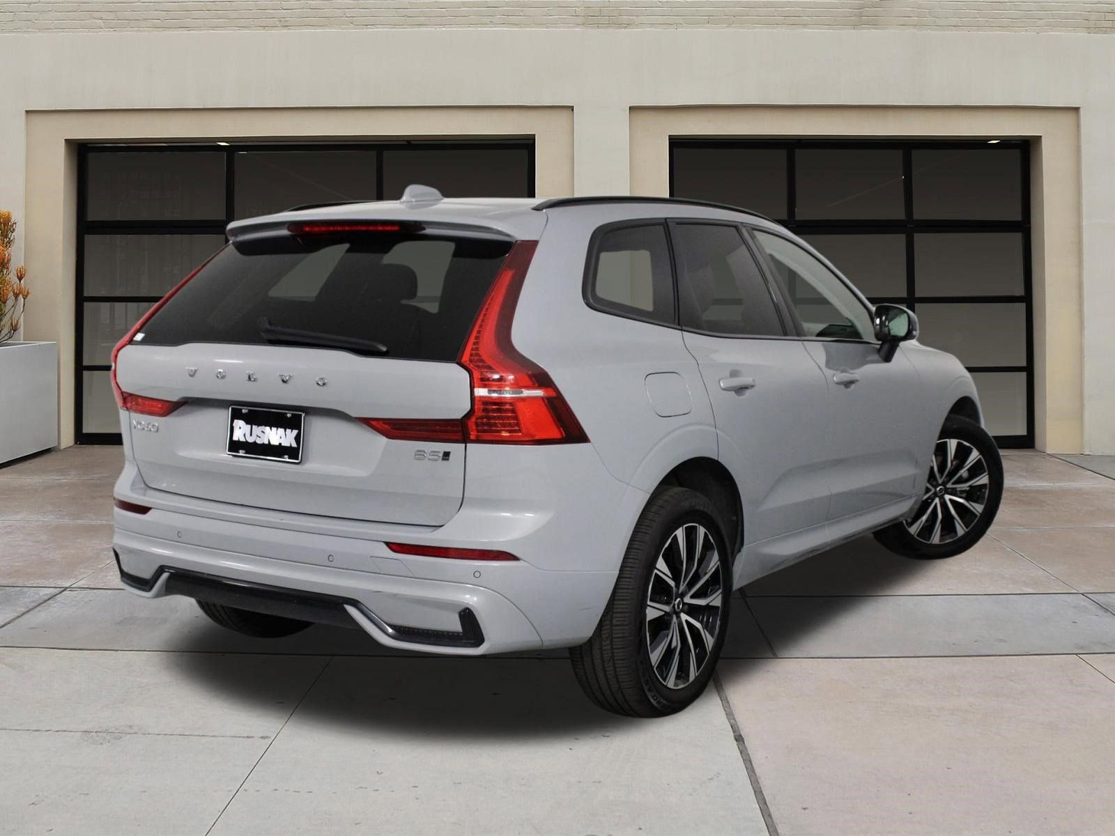 Certified 2025 Volvo XC60 B5 Core AWD/4WD image 4