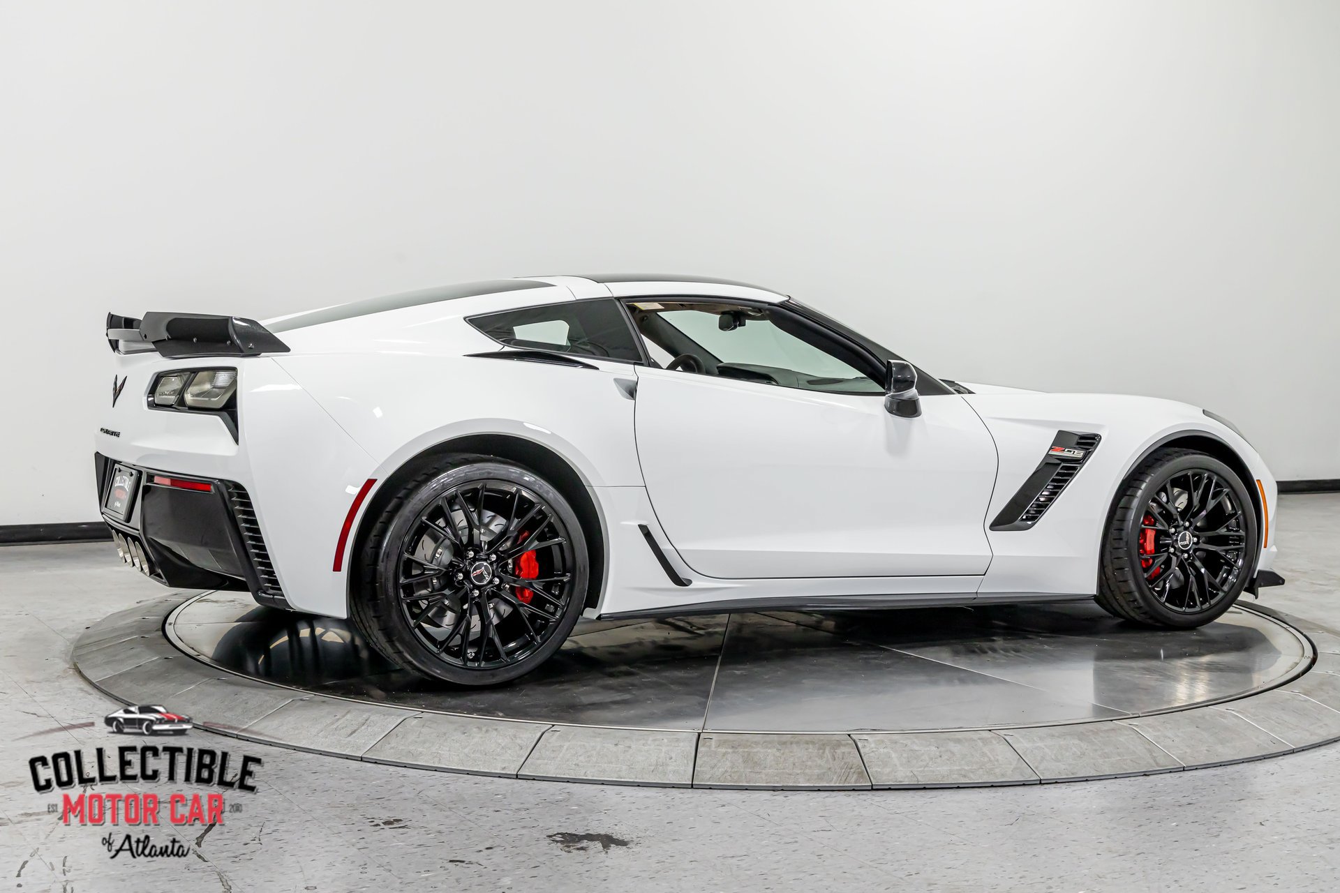Used 2015 Chevrolet Corvette Z06 w/ 3LZ Preferred Equipment Group RWD image 24