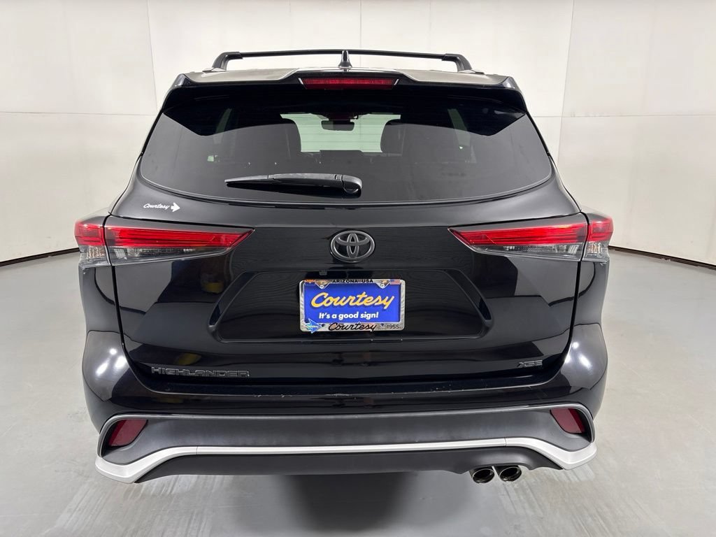 Used 2023 Toyota Highlander XSE FWD image 7