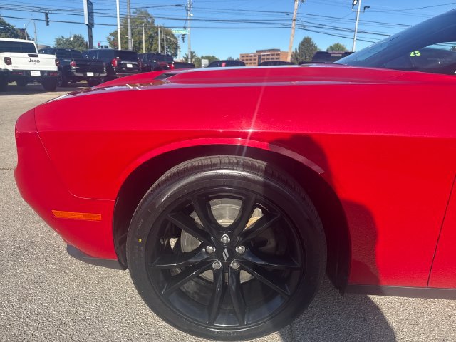 Used 2018 Dodge Challenger SXT w/ Blacktop Package RWD image 10