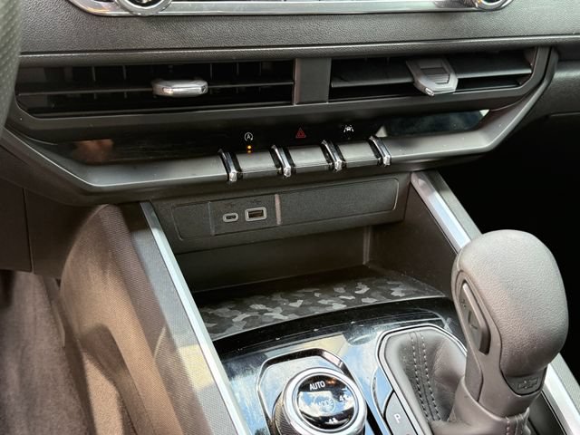 Used 2024 Chevrolet Colorado Trail Boss w/ Technology Package AWD/4WD image 17