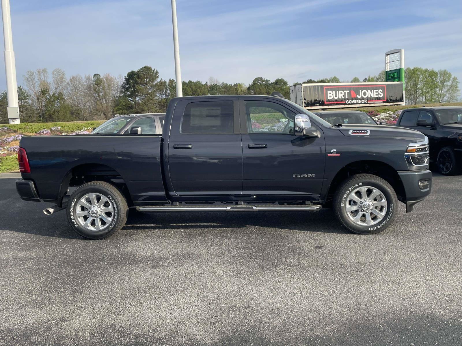New 2026 RAM 2500 Laramie AWD/4WD image 2