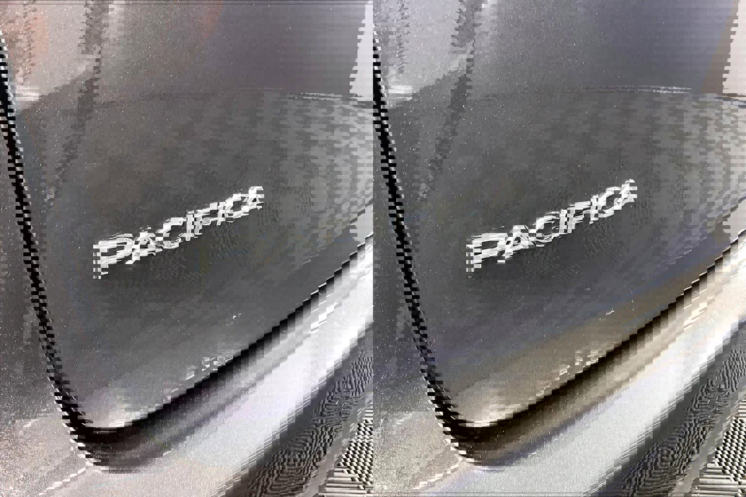 Used 2020 Chrysler Pacifica Touring-L Plus w/ Tire & Wheel Group FWD image 28