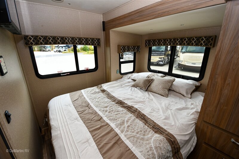 Used 2016 Mercedes-Benz Sprinter 3500 image 7