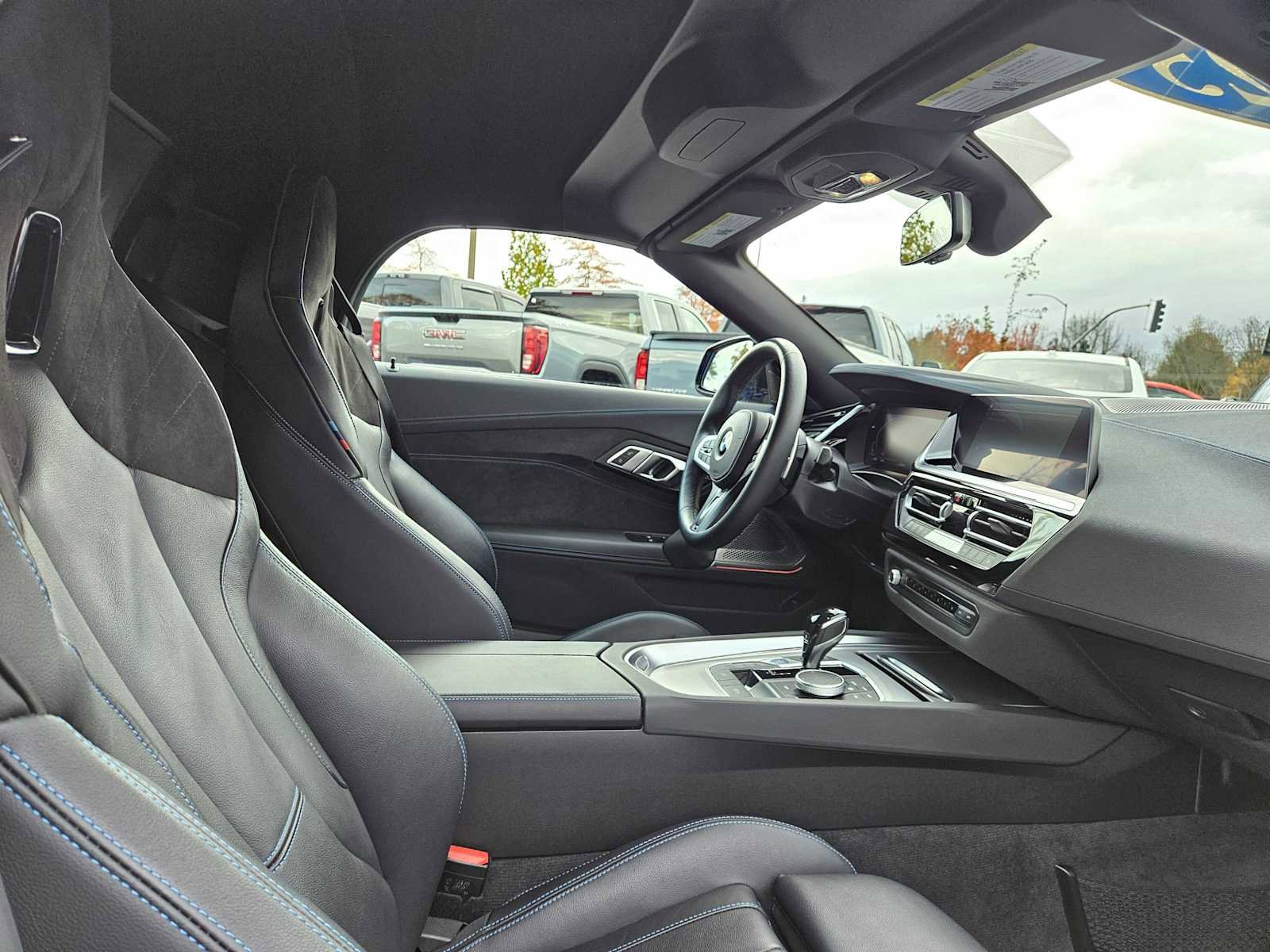 Used 2025 BMW Z4 sDrive30i w/ Premium Package image 11