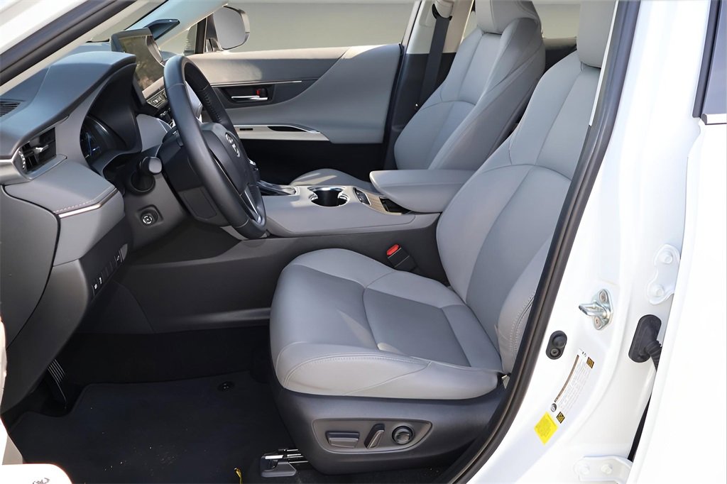 Certified 2024 Toyota Venza XLE image 9