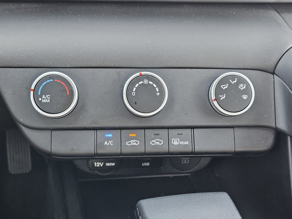 Used 2025 Hyundai Elantra SE image 15