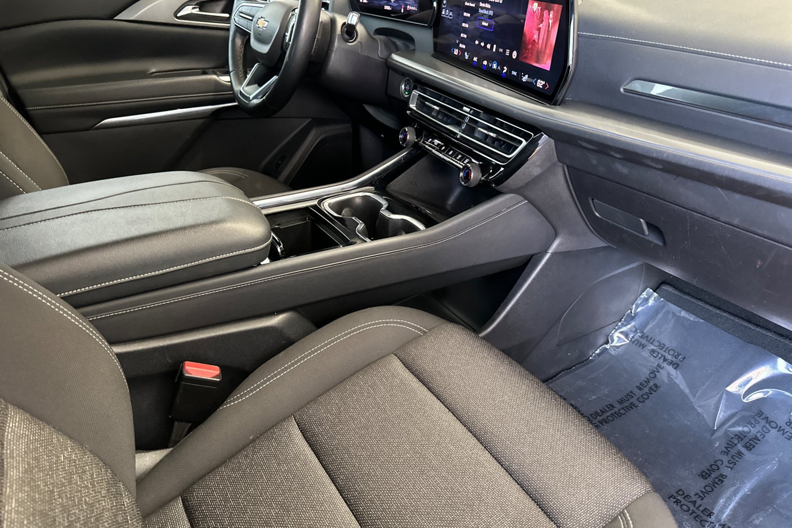 Used 2024 Chevrolet Traverse LT FWD image 20