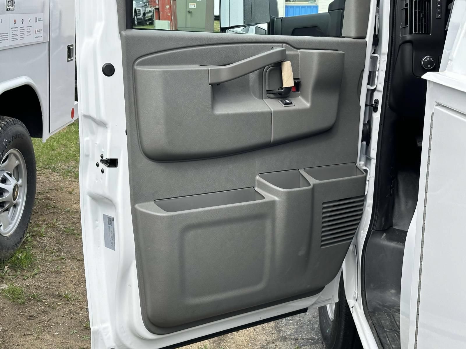 New 2024 Chevrolet Express 3500 w/ Power Convenience Package RWD image 13