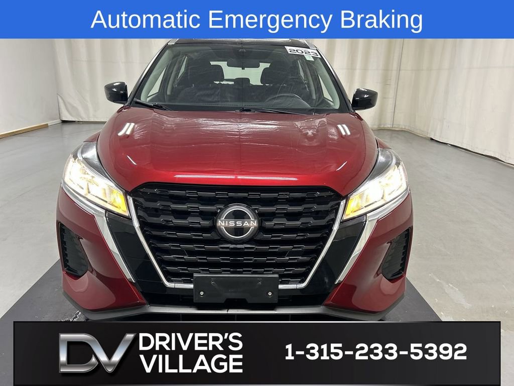 Used 2023 Nissan Kicks SV image 3