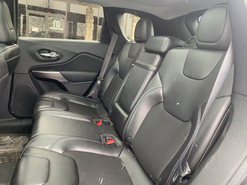 Used 2019 Jeep Cherokee Latitude Plus w/ Comfort/Convenience Group image 17