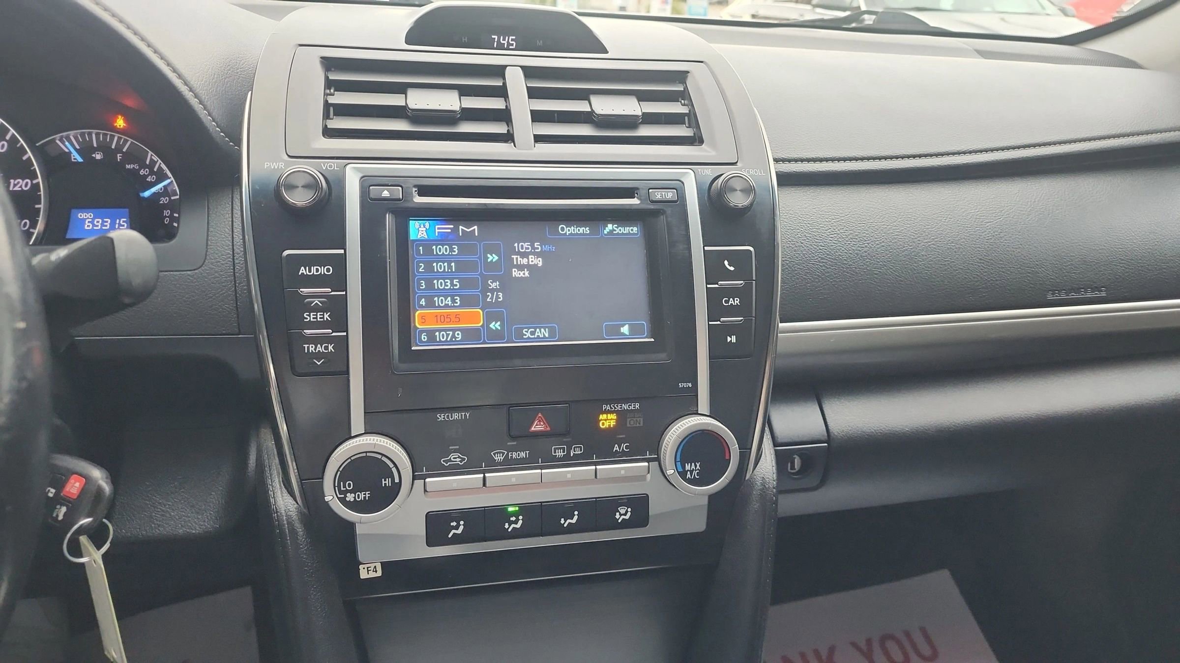 Used 2014 Toyota Camry SE image 20