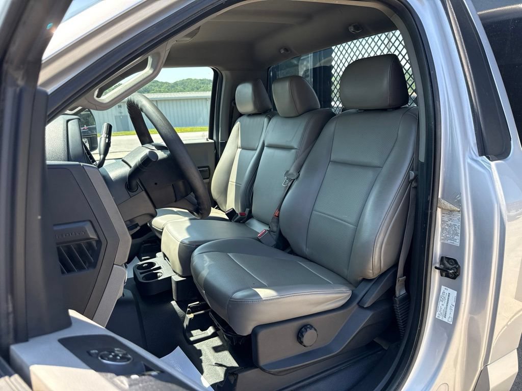 Used 2017 Ford F550 4x4 Regular Cab Super Duty image 2