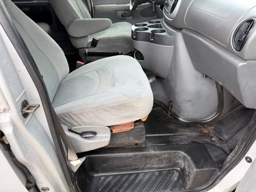 Used 2008 Ford E-350 and Econoline 350 Extended Wagon Super Duty image 12