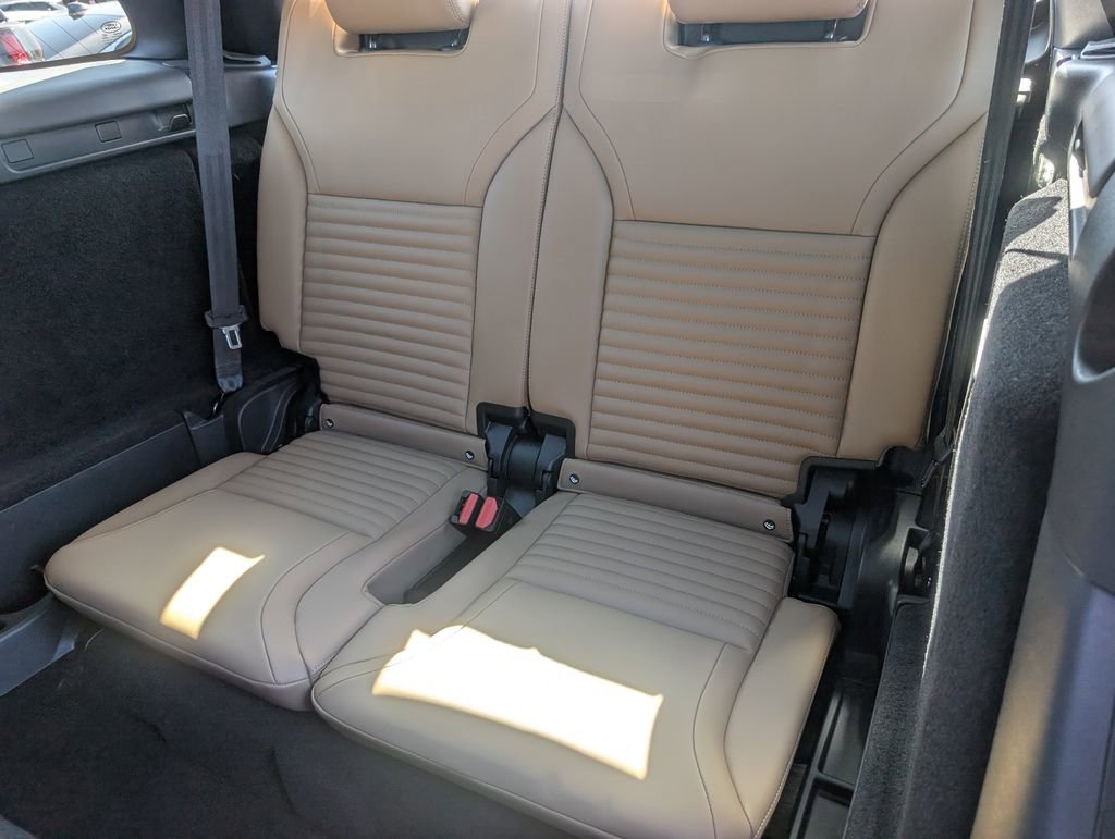 Used 2025 Land Rover Discovery Dynamic SE AWD/4WD image 22