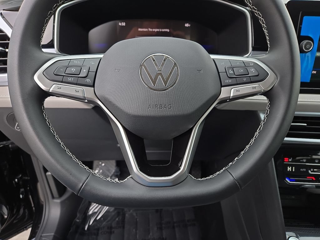 Certified 2025 Volkswagen Taos SE FWD image 24